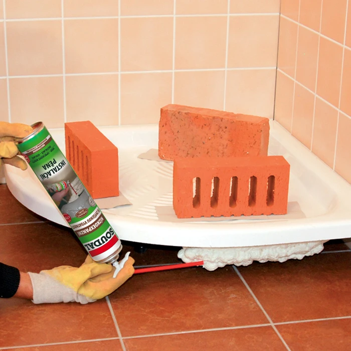 Upevňujeme_vanu_v_koupelně_1 Instalačn&iacute; pěna | SOUDAL